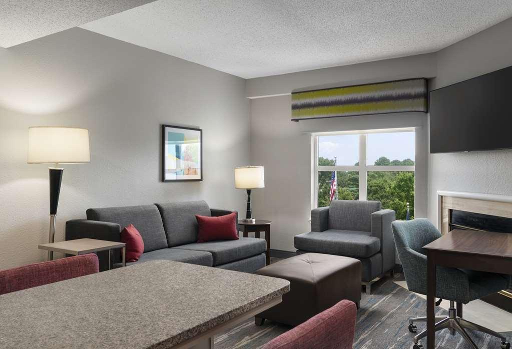 Hampton Inn & Suites Newport News-Airport - Oyster Point Area Room photo